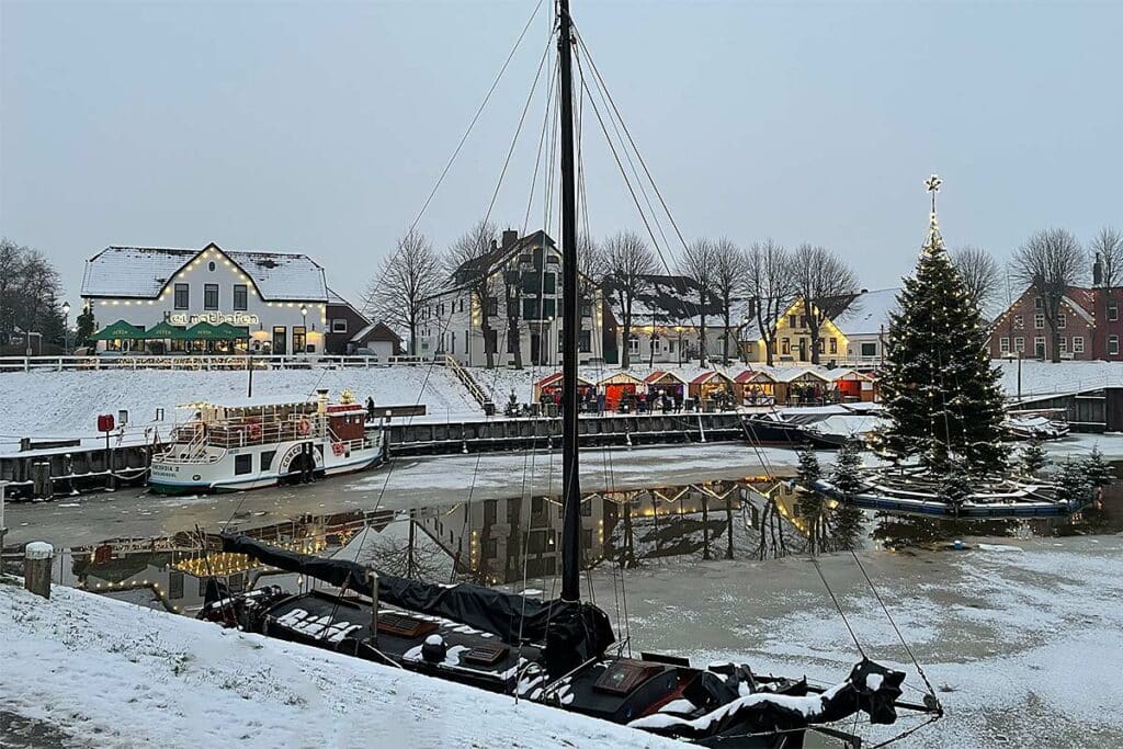 Wintermarkt und Schwimmender Weihnachtsbaum 2022