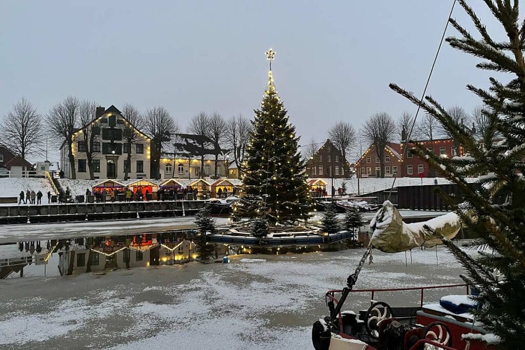 Wintermarkt und Schwimmender Weihnachtsbaum 2022