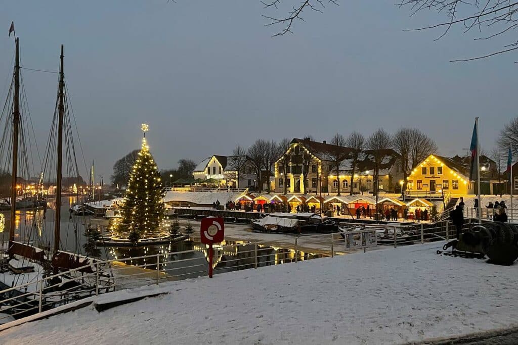 Wintermarkt und Schwimmender Weihnachtsbaum 2022