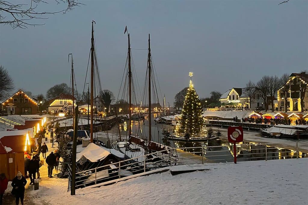 Wintermarkt und Schwimmender Weihnachtsbaum 2022