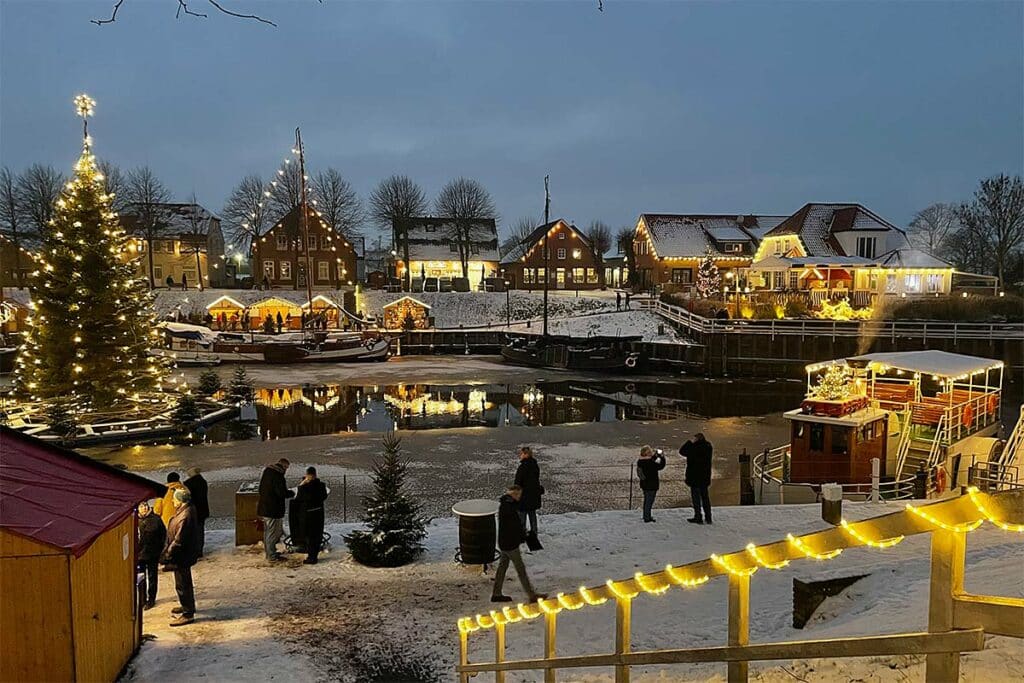 Wintermarkt und Schwimmender Weihnachtsbaum 2022