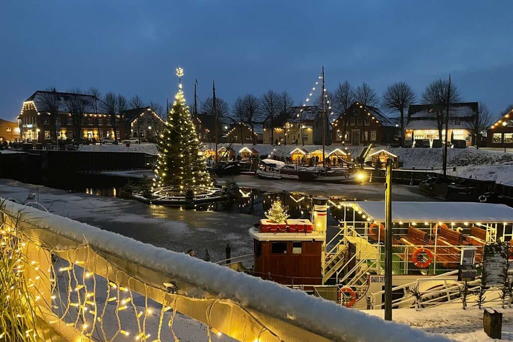 Wintermarkt und Schwimmender Weihnachtsbaum 2022