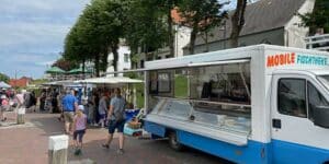 Wochenmarkt am Museumshafen in Carolinensiel